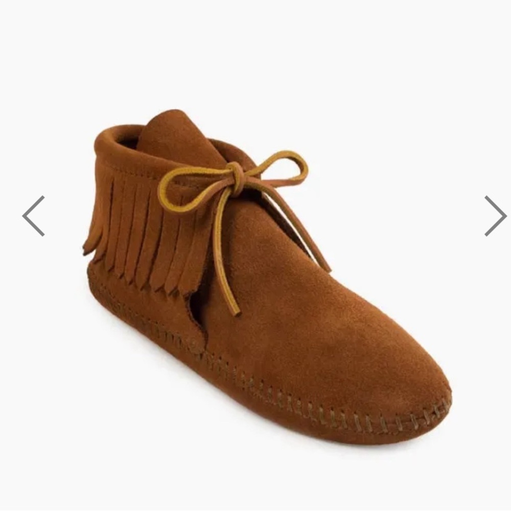 Minnetonka Soft Sole Moccasins 5.5 (New)